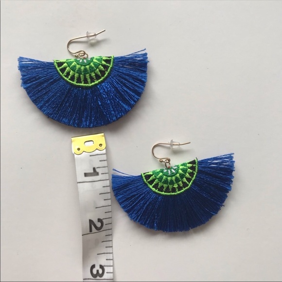 Stella & Ruby Fan Out Earrings - Picture 2 of 4